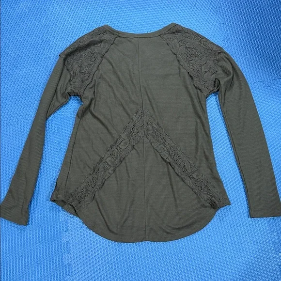 GRAY LACE SHOULDER THERMAL LONG SLEEVE - Picture 7 of 8
